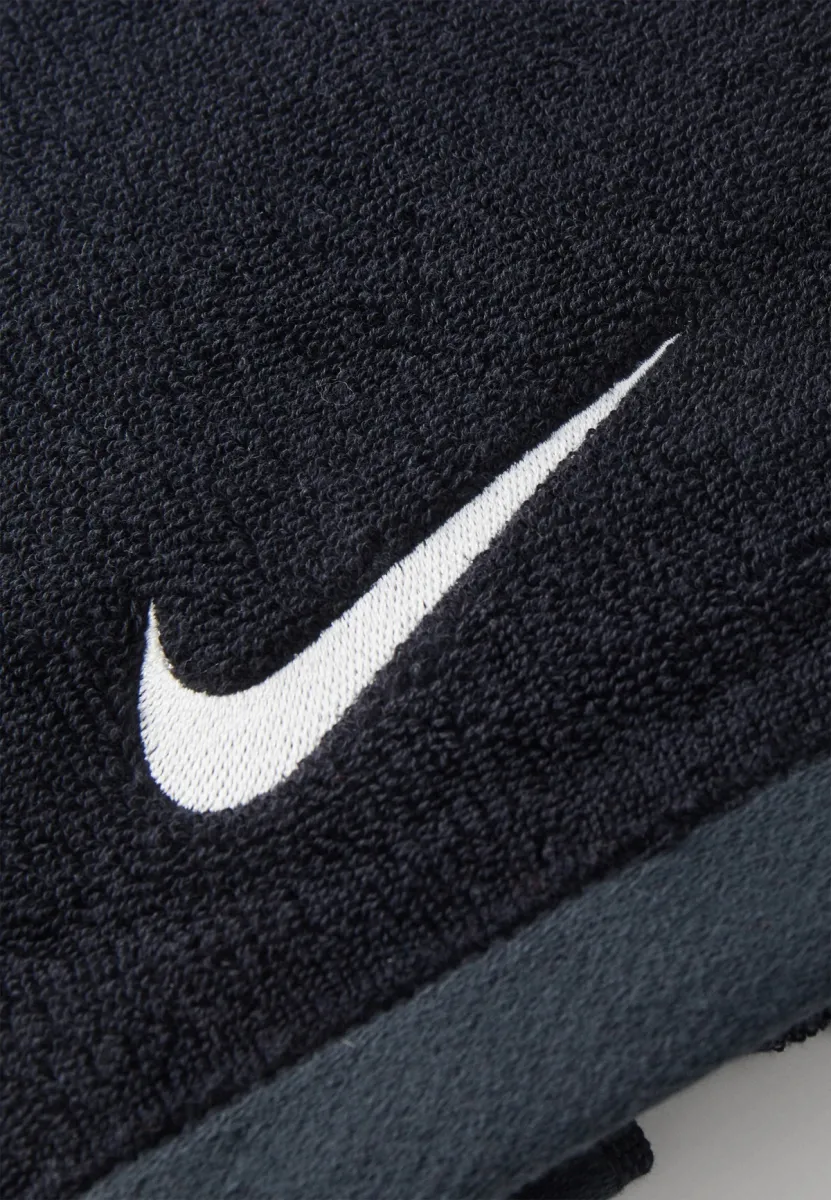 NIKE N.101.2438 Fundamental Towel-010 Black/White